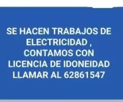 Electricista Con Licencia De Idoneidad Para Hacer Trabajos Eléctricos